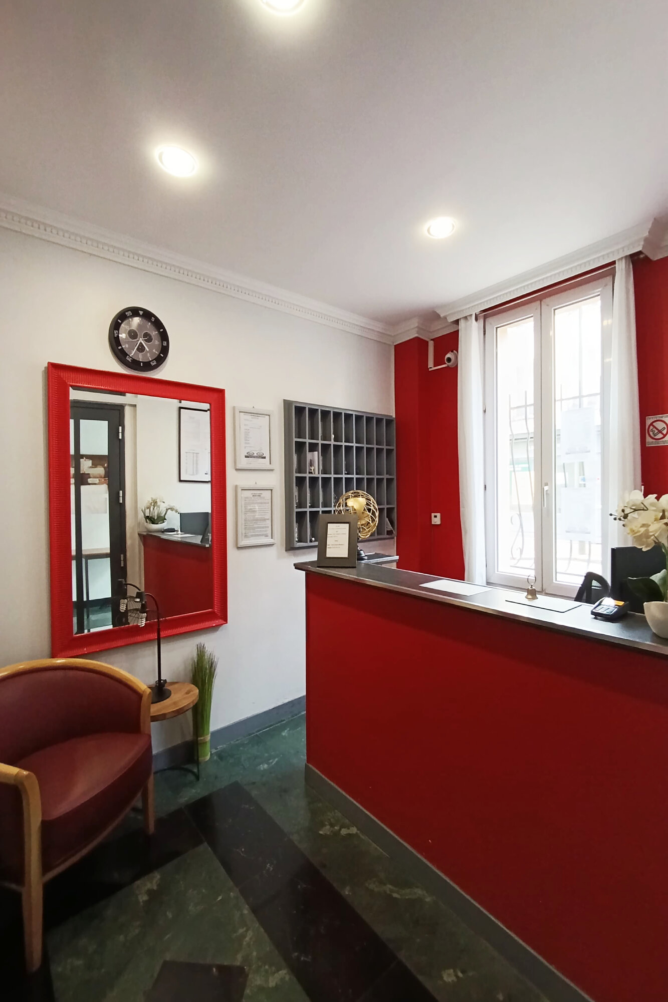 Réception et hall d'entrée de l'hôtel