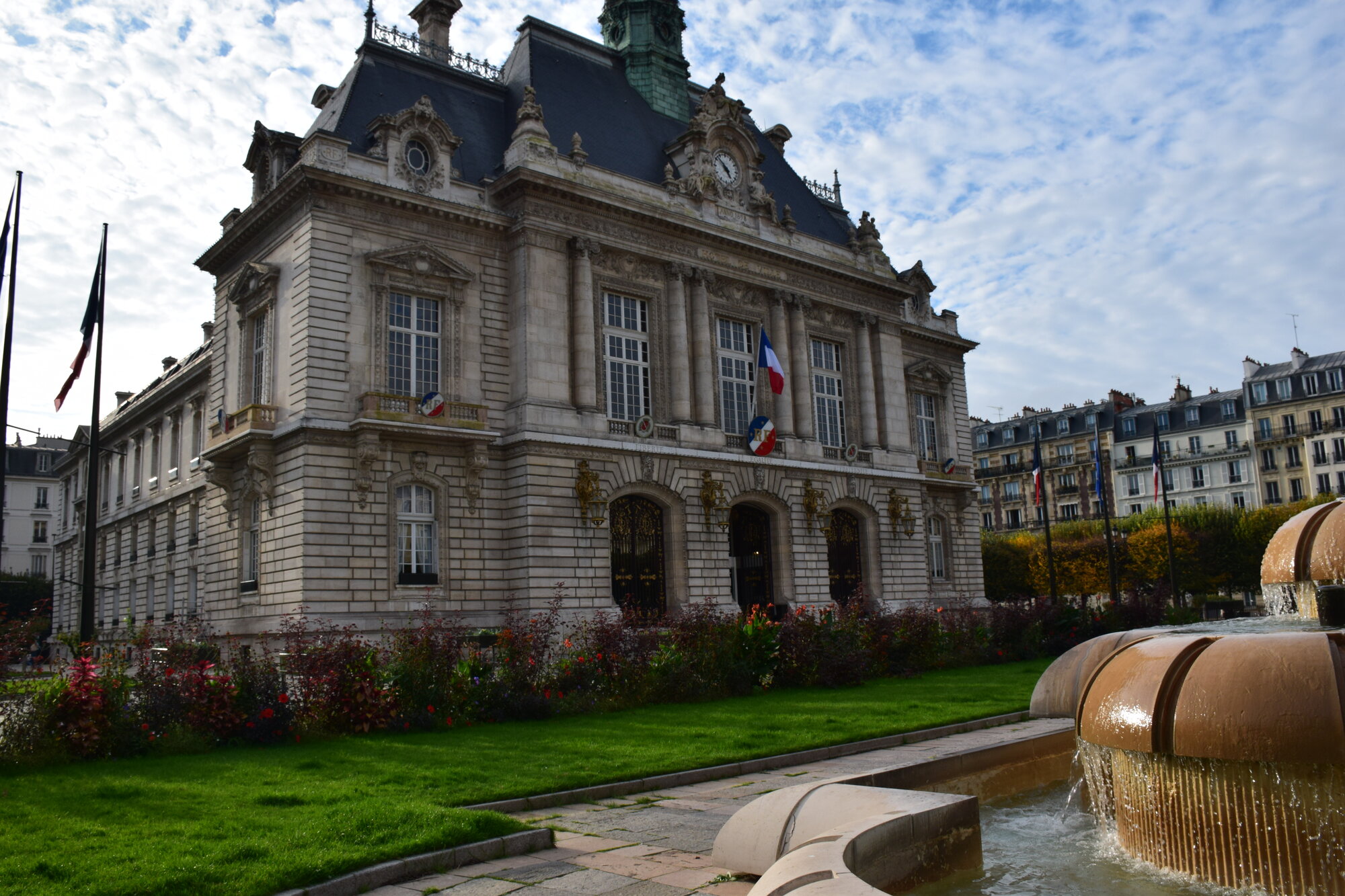 Mairie de Levallois-Perret à proximité de l'hôtel