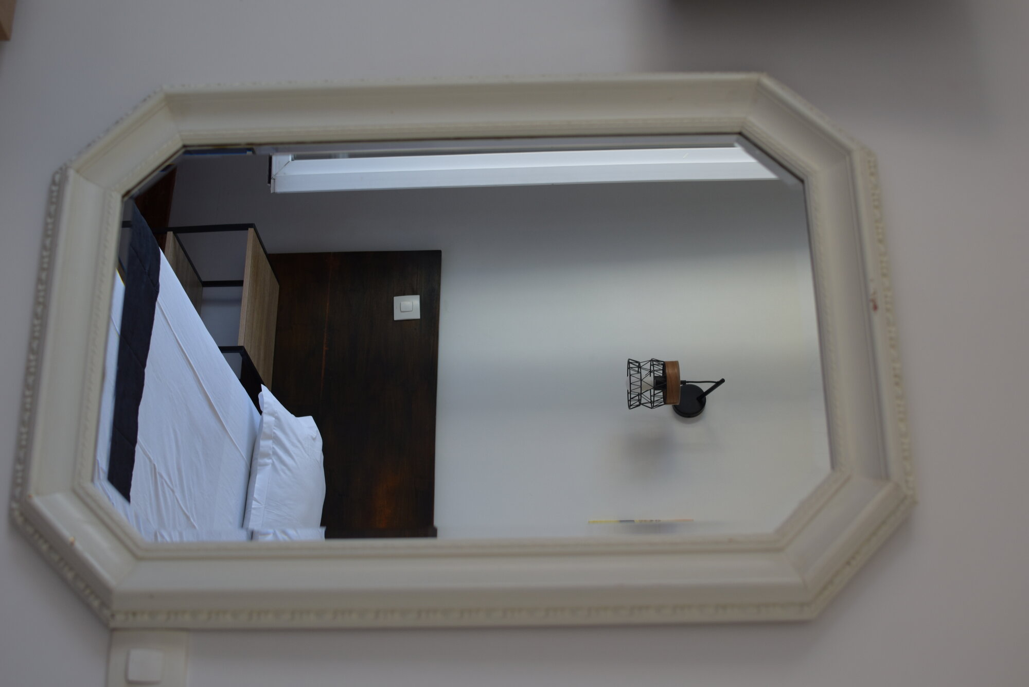 Détail du miroir décoratif dans la chambre