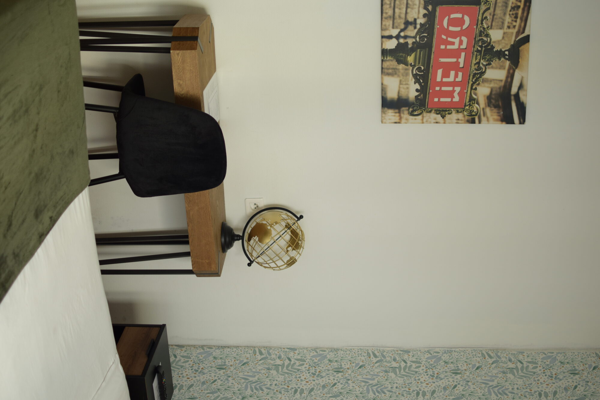 Espace bureau dans la chambre